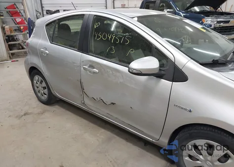 2013 Toyota Prius C Three z USA, uszkodzony, nr VIN JTDKDTB37D1541309